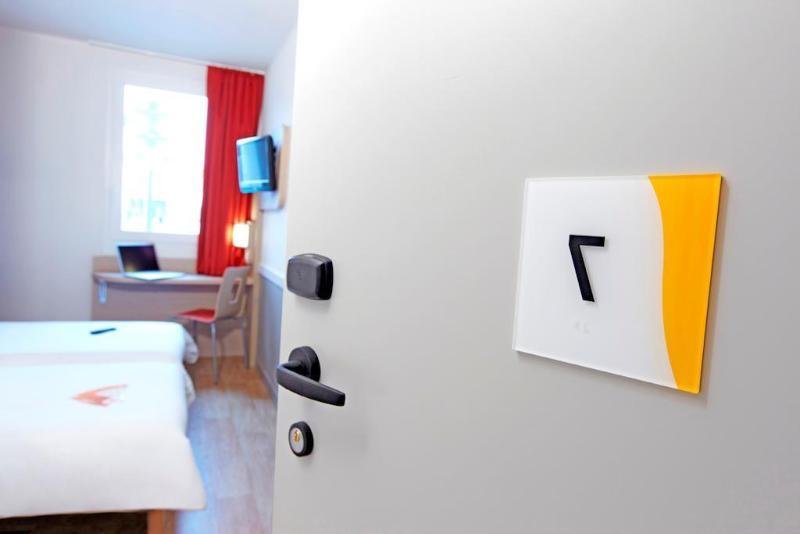 Kyriad Direct Mont De Marsan - St Avit Saint-Avit  Екстер'єр фото